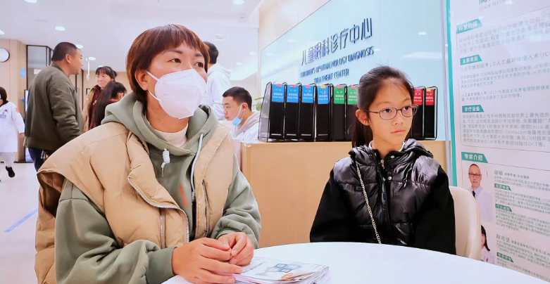 近视1年半度数“零”增长，暖心家长现场分享经验!